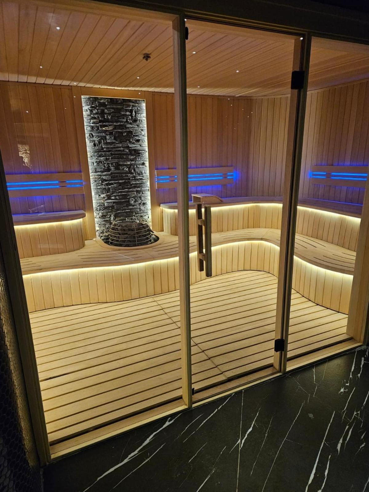 Grand Sapphire Casino 21